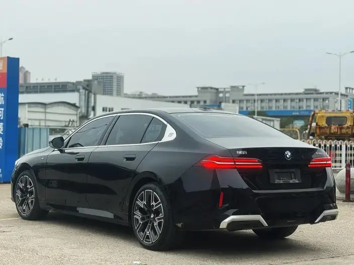 BMW 5 Series 2025 Model Facelift 530Li Exclusive Model M Sports Set – фото 4
