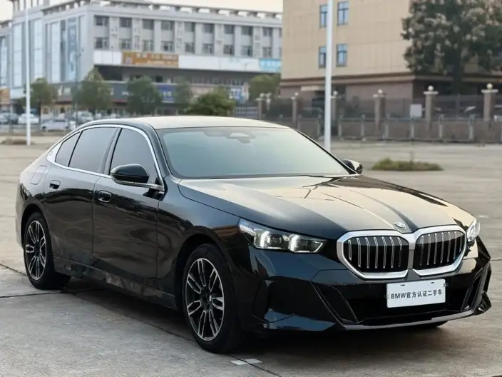 BMW 5 Series 2026 Model 530Li Leading Model M Sports Set – фото 3