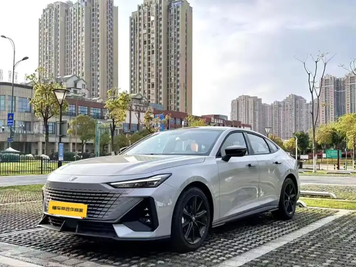 Changan UNI-V 2022 Model 1.5T Noble Model – фото 1