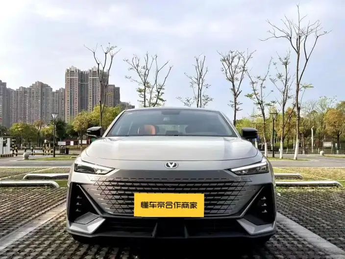 Changan UNI-V 2022 Model 1.5T Noble Model – фото 2