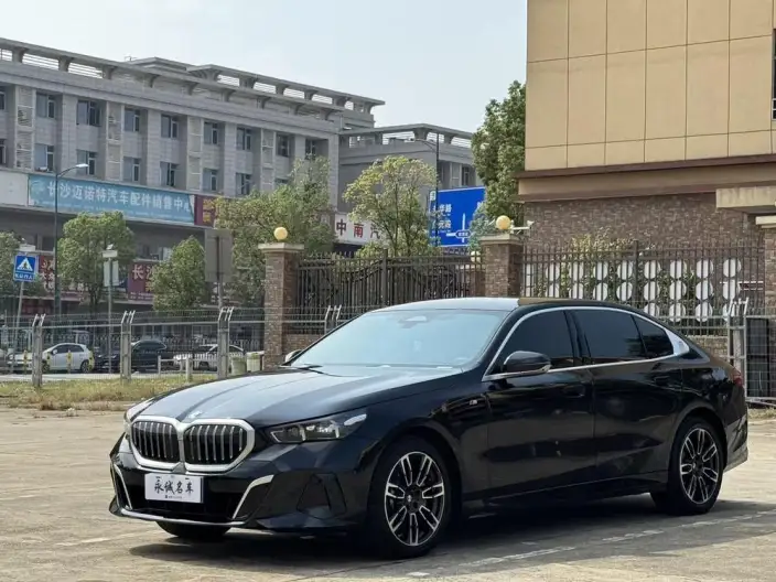BMW 5 Series 2024 Model 530Li Leading Model M Sports Set – фото 1