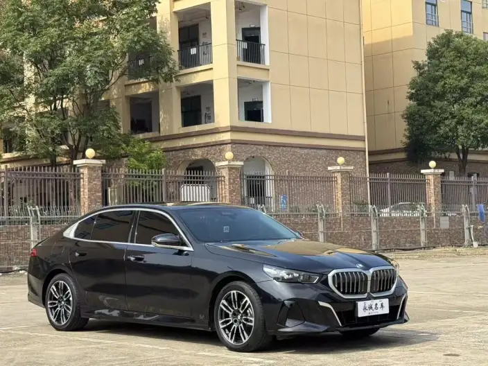BMW 5 Series 2024 Model 530Li Leading Model M Sports Set – фото 3
