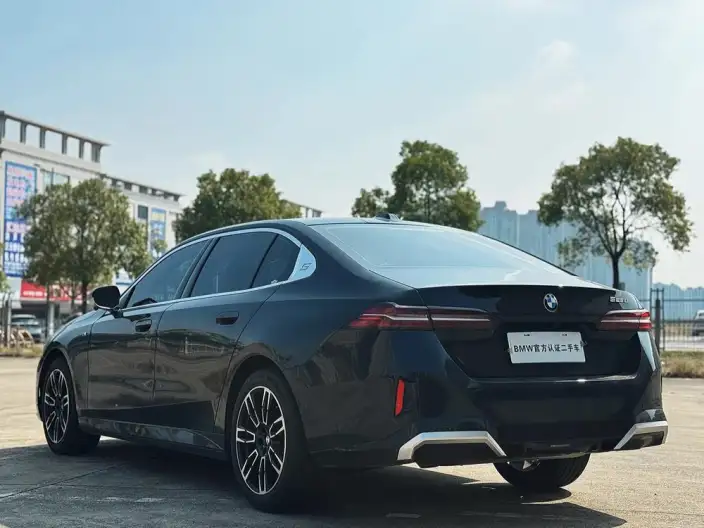 BMW 5 Series 2025 Model 525Li M Sports Set – фото 4