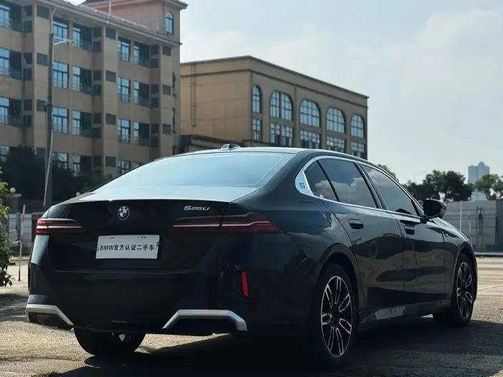 BMW 5 Series 2025 Model 525Li M Sports Set – фото 6