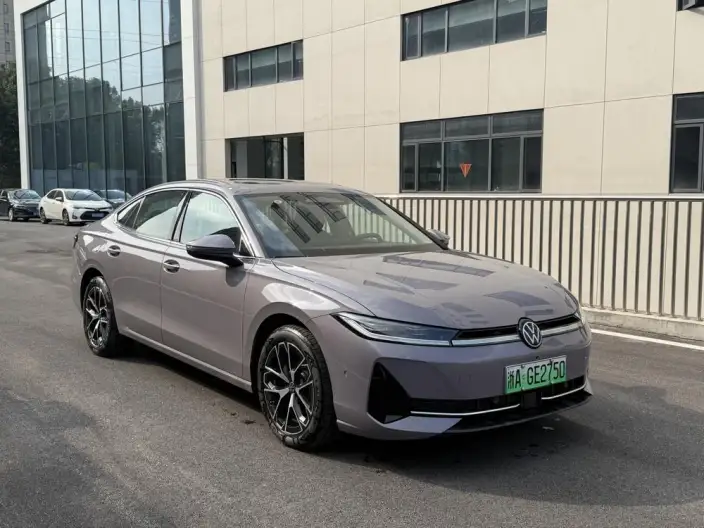 Volkswagen Passat PHEV 2026 Model ePro Ultimate Edition – фото 3