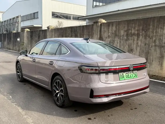 Volkswagen Passat PHEV 2026 Model ePro Ultimate Edition – фото 4