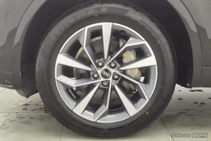 Audi Q5L 2023 Model 40T Luxury Dynamic Model – фото 5