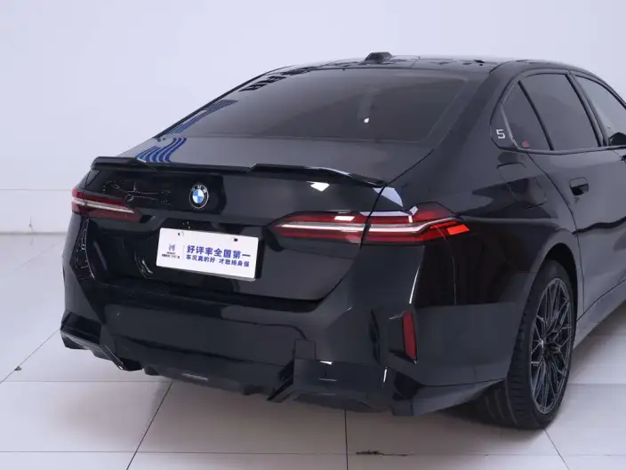 BMW 5 Series 2025 Model 525Li M Sports Set – фото 3