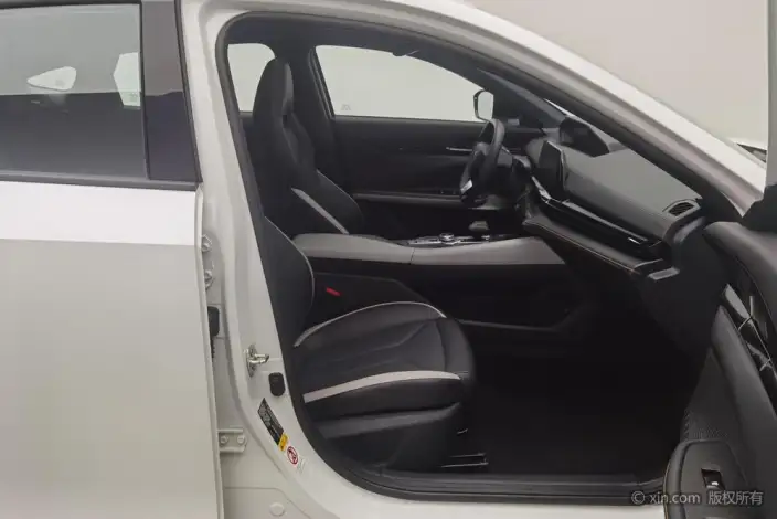 Changan UNI-V 2023 Model 1.5T Exclusive Model – фото 9