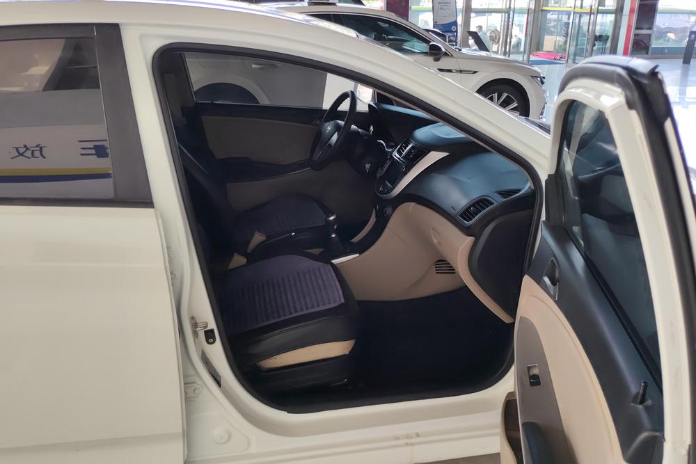Hyundai Verna 2014 модификация 1.4L Manual Intelligent GLS – фото 10