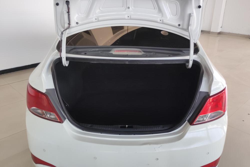Hyundai Verna 2014 модификация 1.4L Manual Intelligent GLS – фото 17
