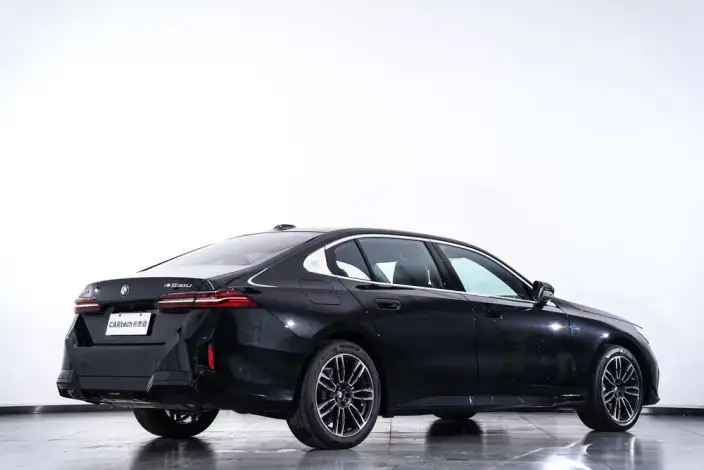 BMW 5 Series 2026 Model 530Li Leading Model M Sports Set – фото 5
