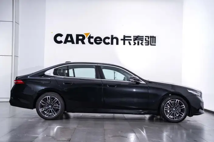 BMW 5 Series 2026 Model 530Li Leading Model M Sports Set – фото 6