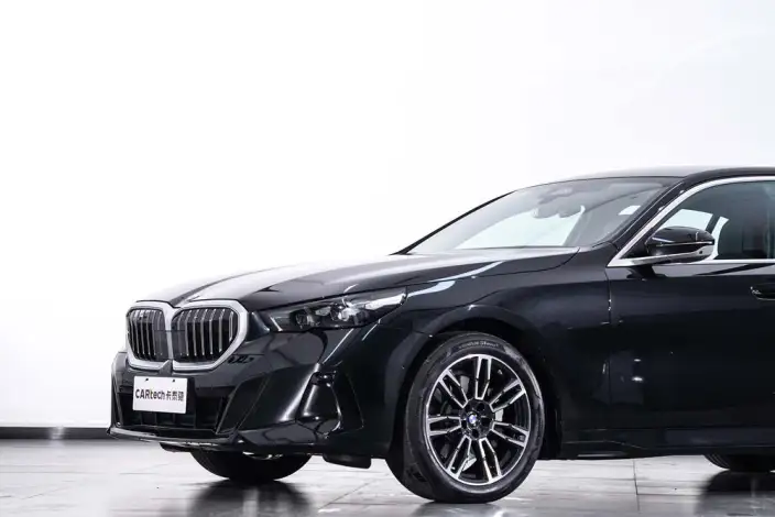 BMW 5 Series 2026 Model 530Li Leading Model M Sports Set – фото 10