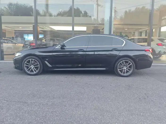BMW 5 Series 2022 Model Facelift II 525Li M Sports Set – фото 3