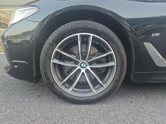 BMW 5 Series 2022 Model Facelift II 525Li M Sports Set – фото 6