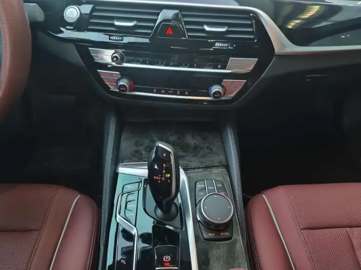 BMW 5 Series 2022 Model Facelift II 525Li M Sports Set – фото 10