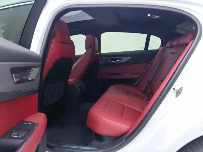 Jaguar XE L 2023 Model 2.0T 250PS R-DYNAMIC S Enterprising Sports Edition – фото 9