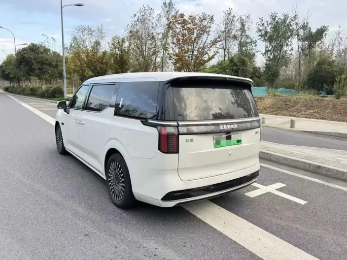 ZEEKR 009 2024 Model VI seat Executive Edition 4WD 108kWh