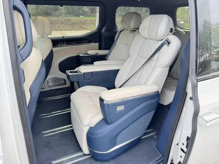 ZEEKR 009 2024 Model VI seat Executive Edition 4WD 108kWh – фото 9