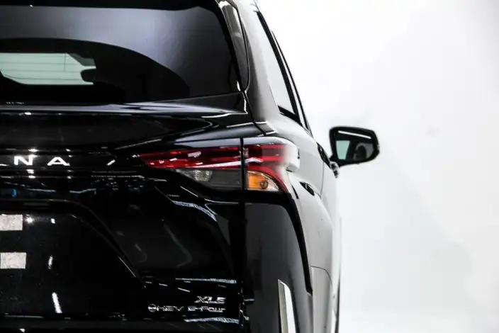 Toyota Sienna 2026 Model Hybrid 2.5L 4WD Deluxe Edition – фото 9
