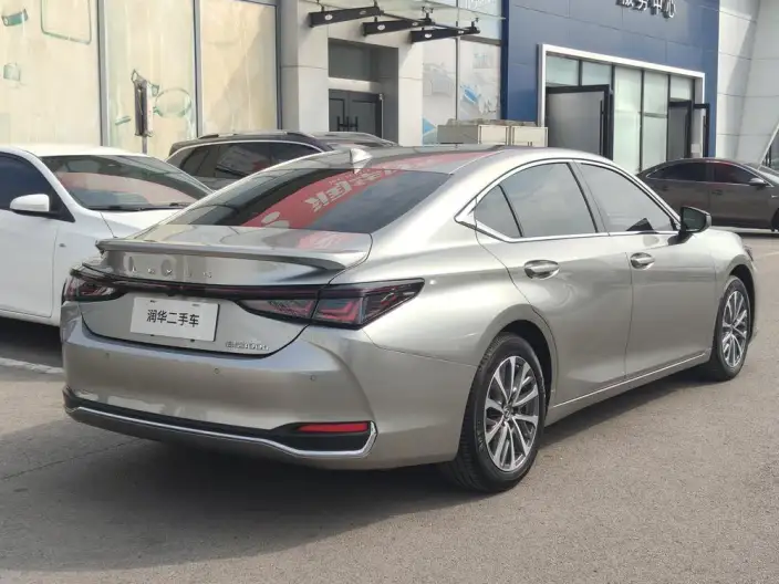 Lexus ES 2025 Model 300h Premium – фото 5