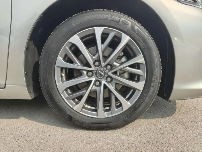 Lexus ES 2025 Model 300h Premium – фото 6