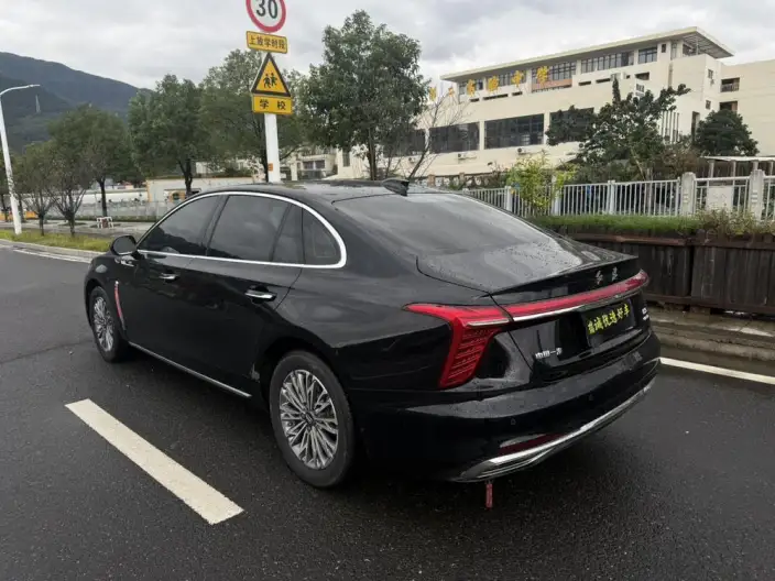 Hongqi H5 2023 Model 2.0T Automatic Flag Enjoy Edition – фото 4