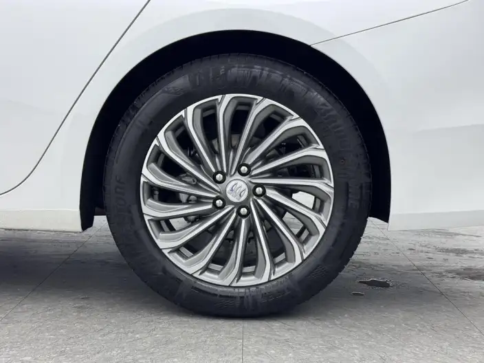 Buick LaCrosse 2023 Model 28T Automatic Yue Zun Edition – фото 9