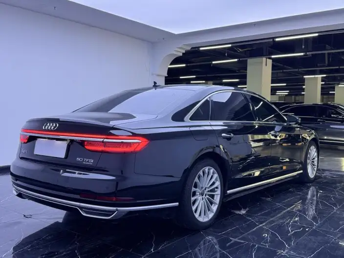 Audi A8 2022 Model A8L 50 TFSI quattro Comfort Model Collector Edition Edition – фото 6