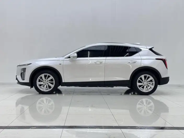 Cadillac GT4 2023 Model 25T Fashion Model – фото 4