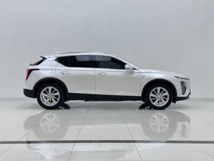 Cadillac GT4 2023 Model 25T Fashion Model – фото 8