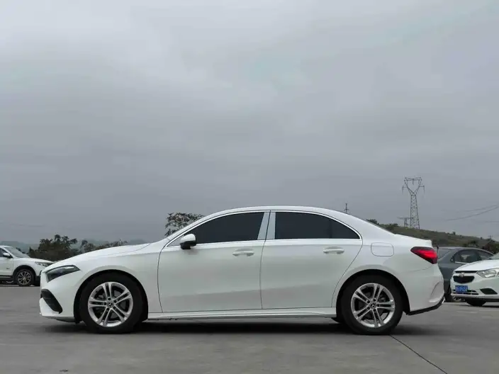 Mercedes-Benz A-class 2025 Model A 180 L – фото 4