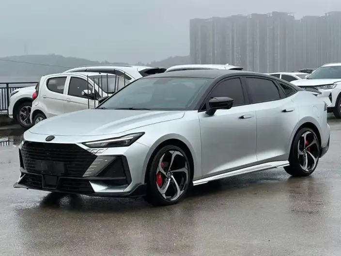 Changan UNI-V 2022 Model 1.5T Sports Edition – фото 1
