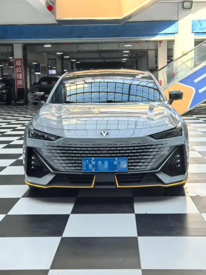 Changan UNI-V 2022 Model 1.5T Smart Pilot Model – фото 2