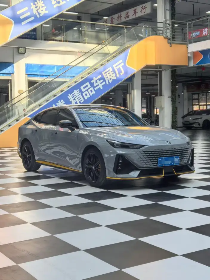 Changan UNI-V 2022 Model 1.5T Smart Pilot Model – фото 3