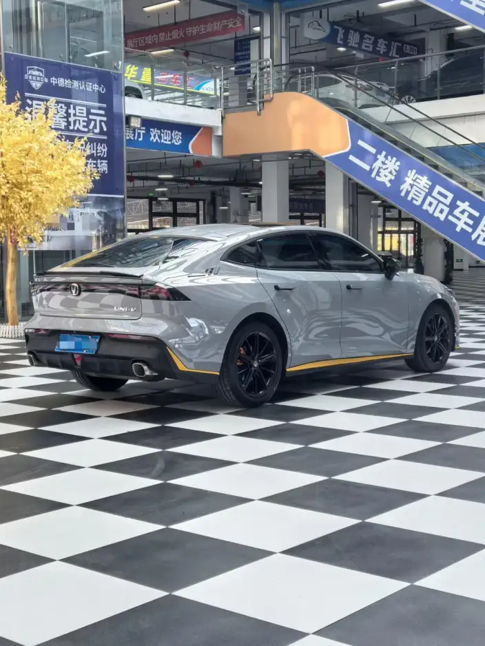 Changan UNI-V 2022 Model 1.5T Smart Pilot Model – фото 5