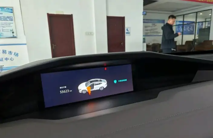Changan UNI-V 2022 Model 1.5T Smart Pilot Model – фото 6