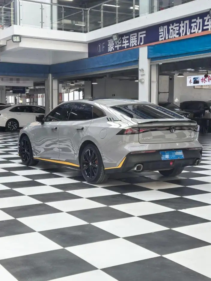 Changan UNI-V 2022 Model 1.5T Smart Pilot Model – фото 7