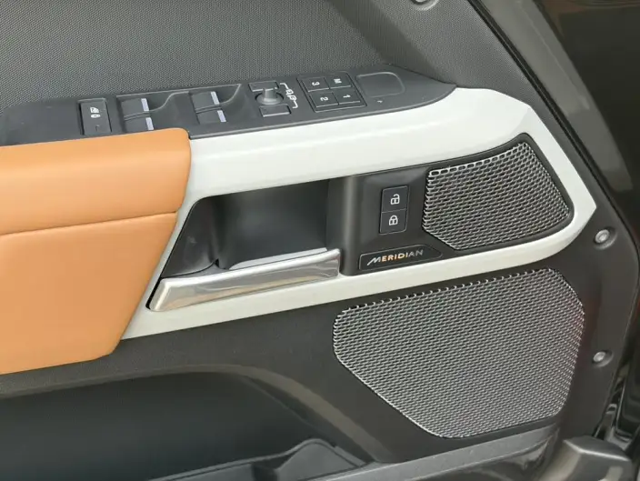 Land Rover Defender 2024 Model 110 3.0T P400 X-Dynamic HSE – фото 7