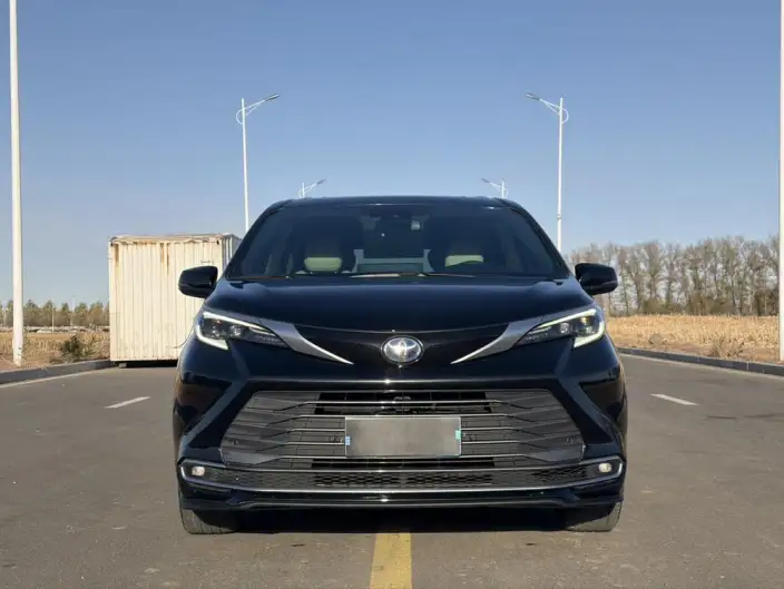 Toyota Sienna 2023 Model Hybrid 2.5L Supreme Edition – фото 2