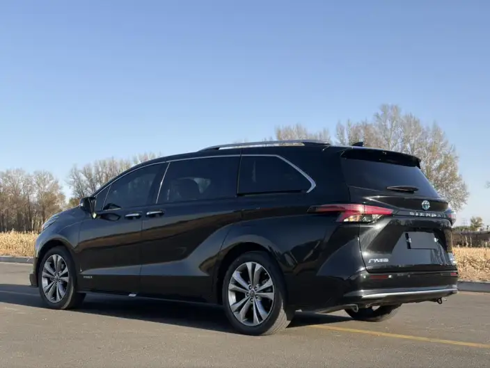Toyota Sienna 2023 Model Hybrid 2.5L Supreme Edition – фото 4