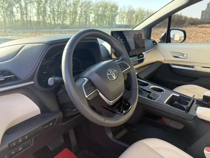 Toyota Sienna 2023 Model Hybrid 2.5L Supreme Edition – фото 8