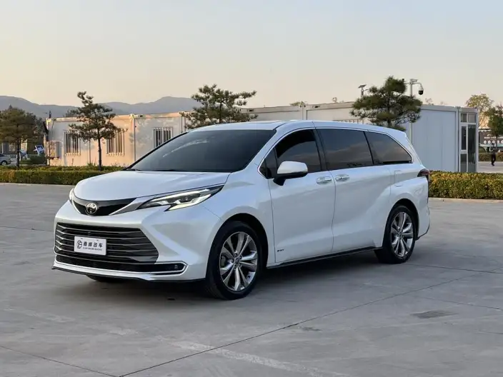 Toyota Sienna 2024 Model Hybrid 2.5L Zhen Xiang Premium Edition – фото 1