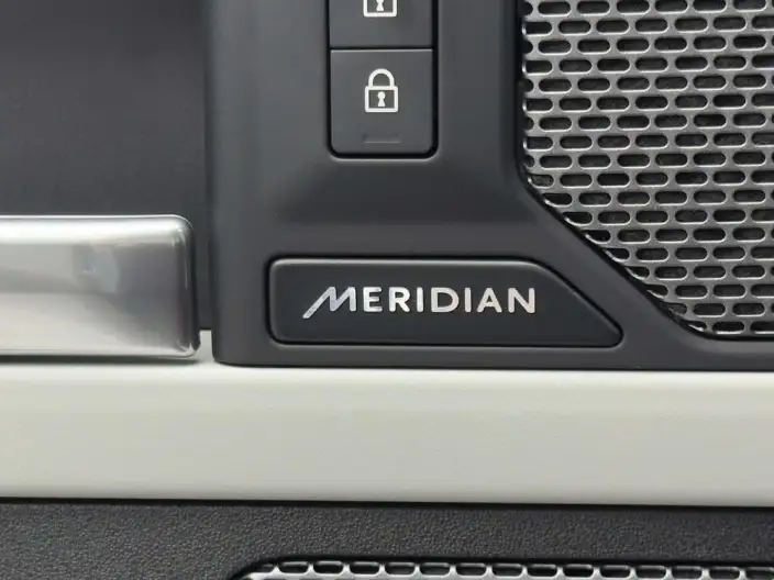 Land Rover Defender 2023 Model Facelift 110 P400 X-Dynamic HSE – фото 10