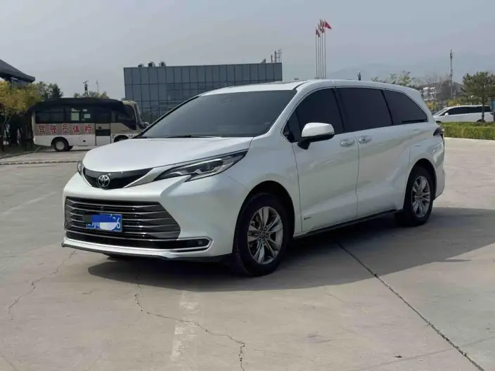 Toyota Sienna 2024 Model Hybrid 2.5L 4WD Premium Edition – фото 1