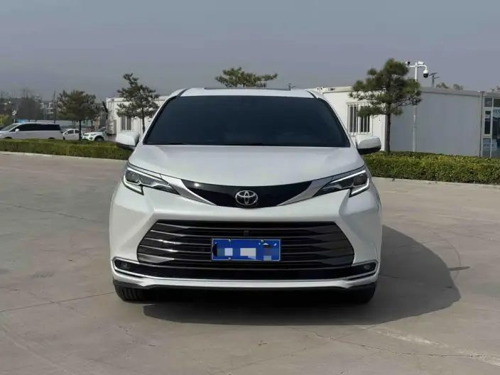 Toyota Sienna 2024 Model Hybrid 2.5L 4WD Premium Edition – фото 2