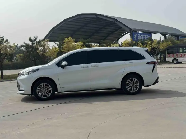 Toyota Sienna 2024 Model Hybrid 2.5L 4WD Premium Edition – фото 4