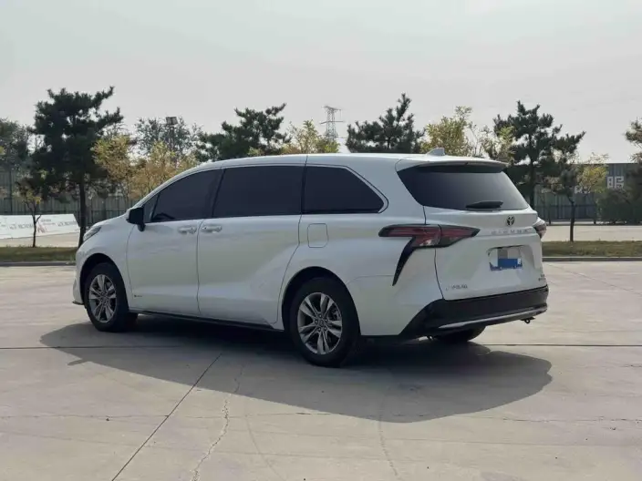 Toyota Sienna 2024 Model Hybrid 2.5L 4WD Premium Edition – фото 5