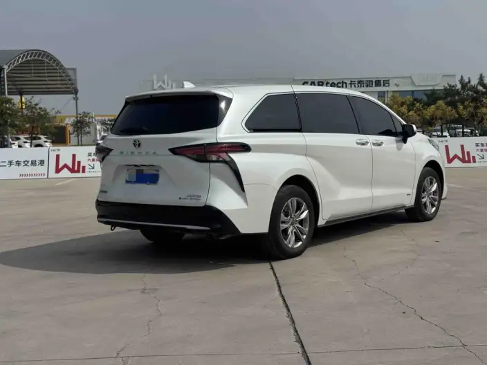Toyota Sienna 2024 Model Hybrid 2.5L 4WD Premium Edition – фото 7